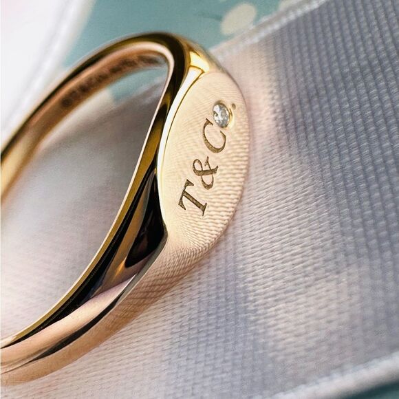 💛NEW Tiffany & Co Micro Signet Diamond Ring in 18k Rise Gold💛 - Picture 2 of 5